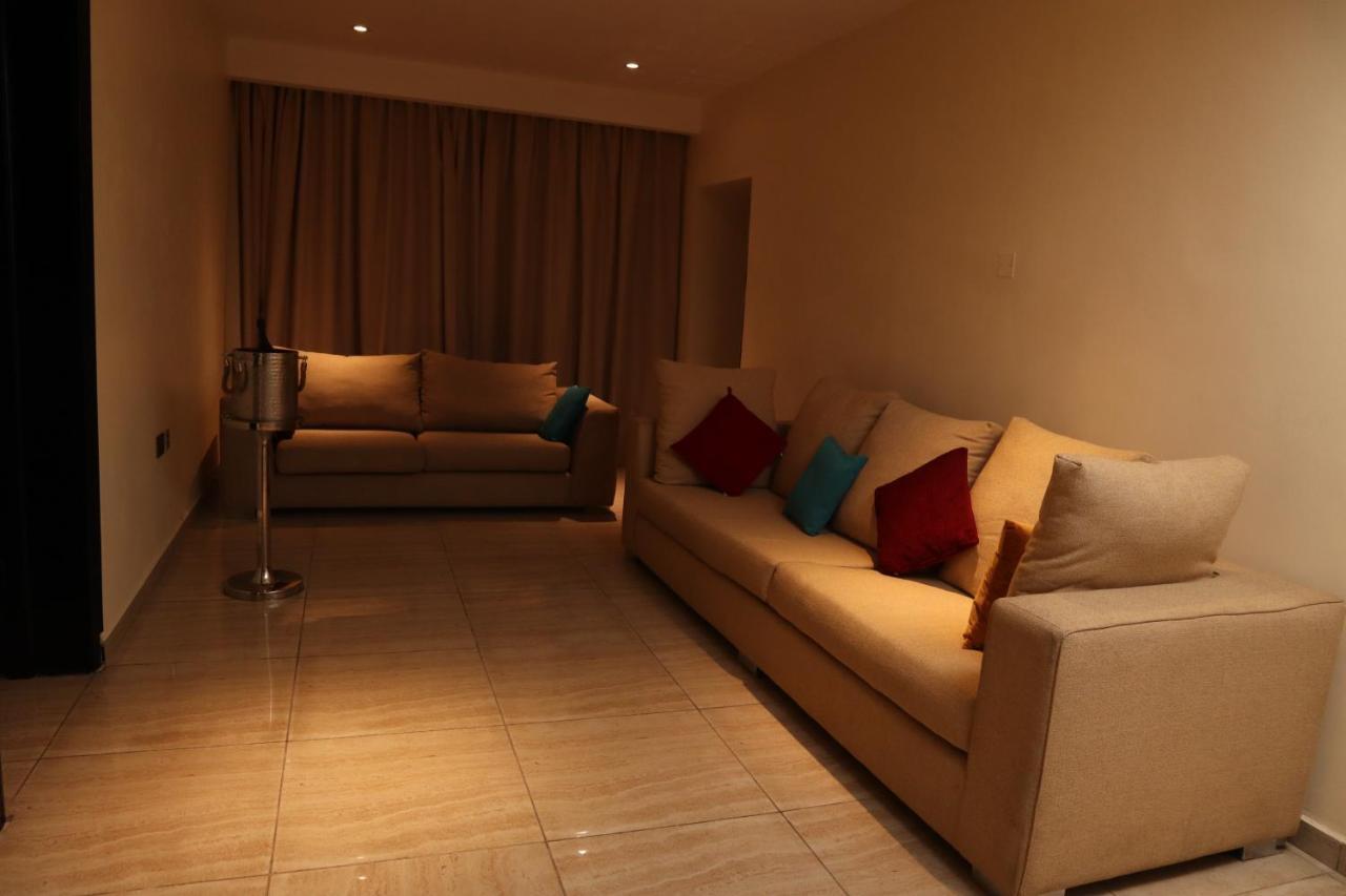 Monty Suites קלבאר מראה חיצוני תמונה