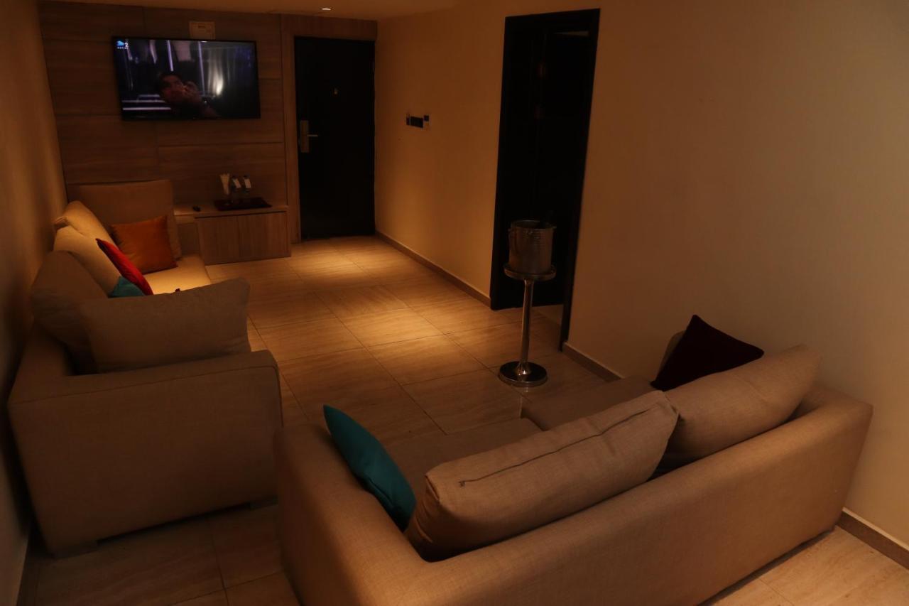 Monty Suites קלבאר מראה חיצוני תמונה